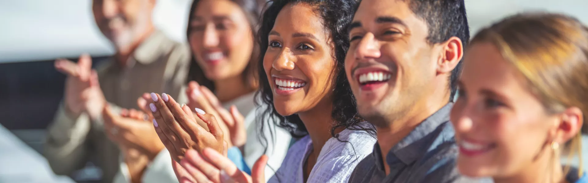 Banner - Pessoas aplaudindo