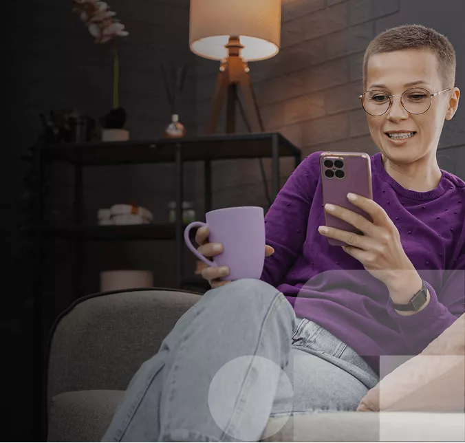 mulher utilizando o celular