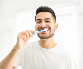 Cuidados diários com a saúde bucal: o que não pode faltar na sua rotina