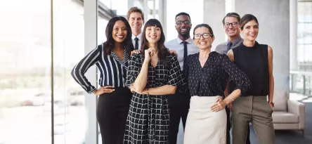 Grupo de pessoas sorrindo