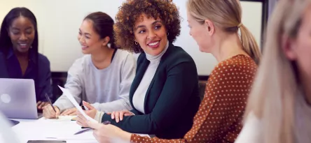 Grupo de mulheres em reunião