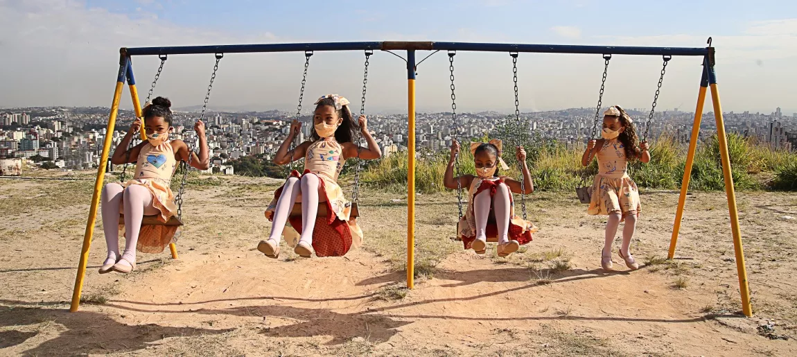 Apresentações das diversas manifestações culturais da comunidade e da Escola de Artes.