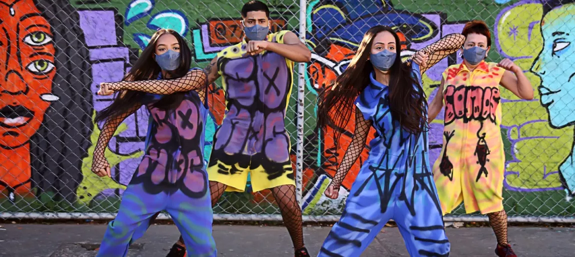 Apresentações das diversas manifestações culturais da comunidade e da Escola de Artes.