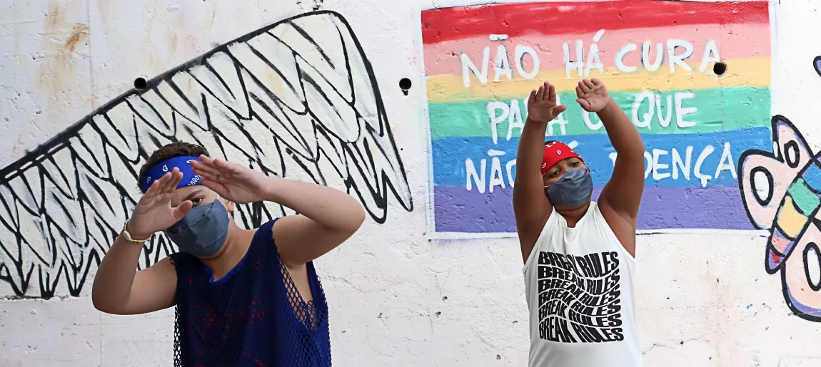 Apresentações das diversas manifestações culturais da comunidade e da Escola de Artes.