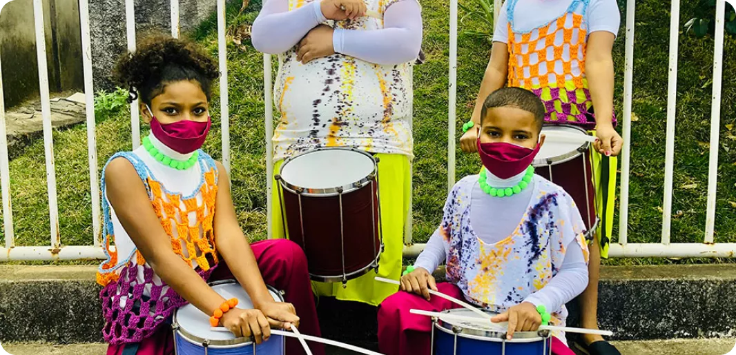 Apresentações das diversas manifestações culturais da comunidade e da Escola de Artes.