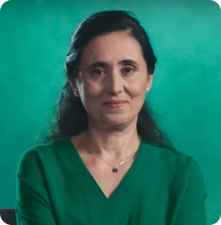 imagem de uma mulher sorrindo