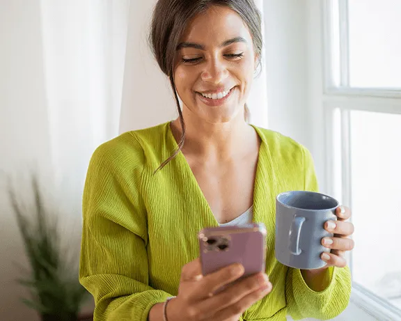 Mulher utilizando app